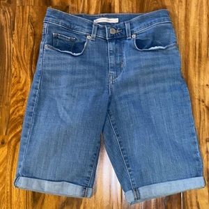 Levi's Mid Rise Medium Wash Stretch Long Classic Bermuda Shorts 24